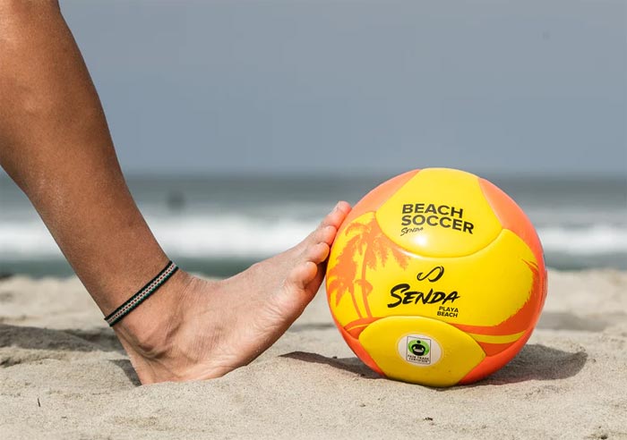 عکس توپ فوتبال ساحلی