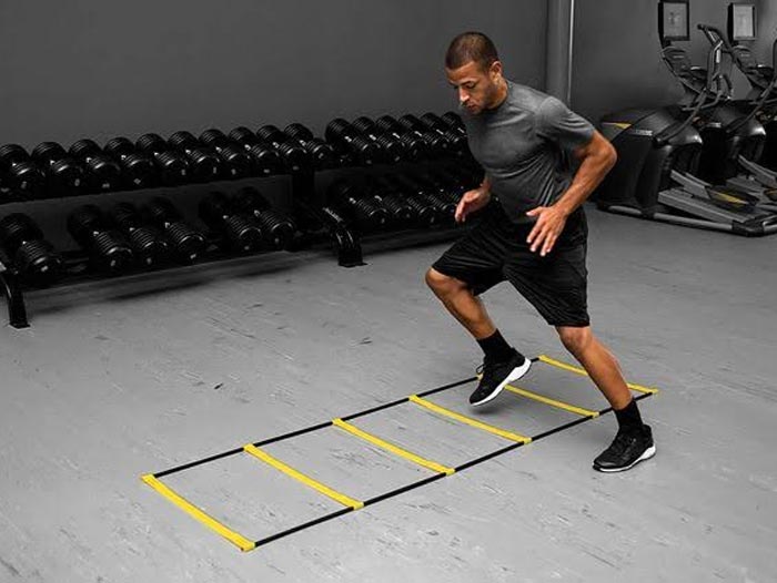 تمرین بدنساز با نردبان چابکی