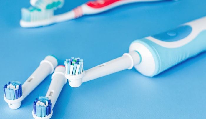 راهنمای خرید مسواک برقی مناسب و بررسی فواید و معایب آن