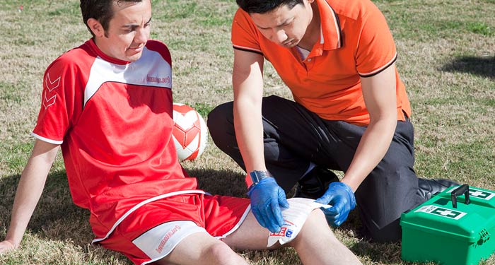 جعبه کمک های اولیه مدرسه فوتبال