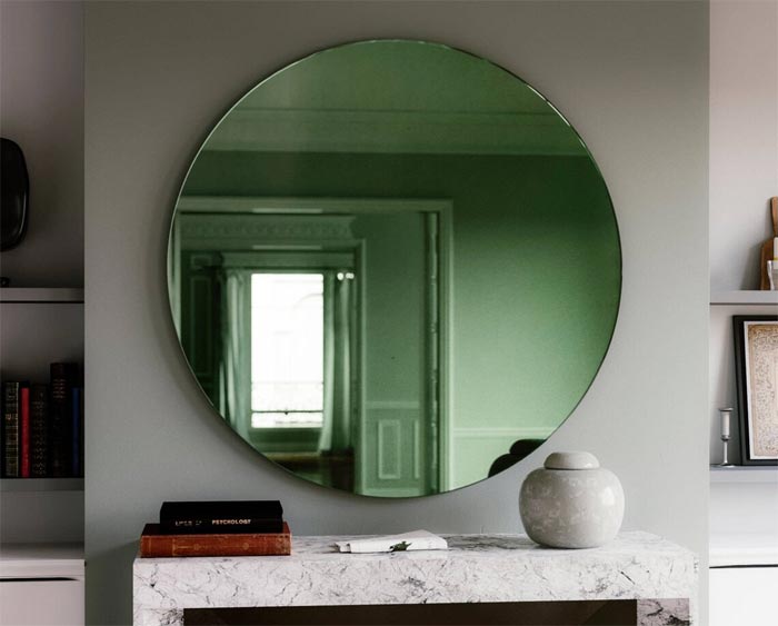 عکس آینه گرد رنگی سبز