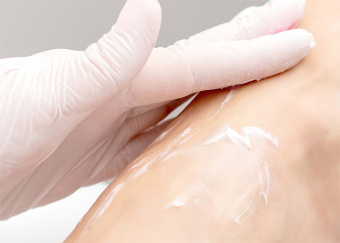 کرم بی حس کننده روی پوست