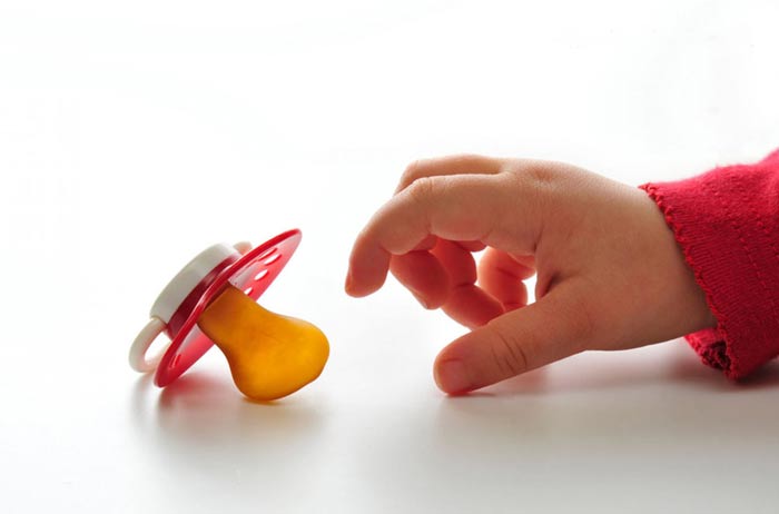 مزایای استفاده از پستانک ارتودنسی