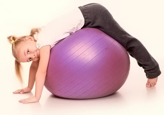 بازی با توپ پیلاتس توسط کودکان