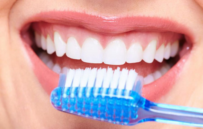 عکس دندان سفید و مسواک