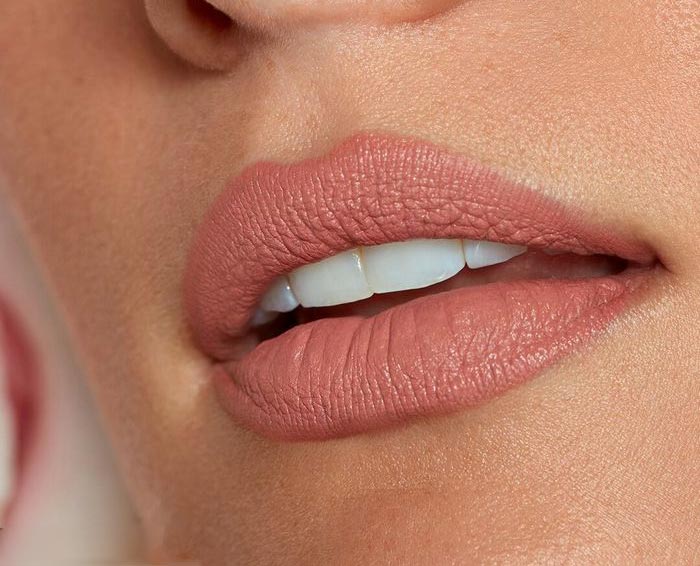 آراندبی رژلب پیچیS01 داوم‌دار دارای ویتامین ای و موم زنبور عسل (R&B)-ورسکالا