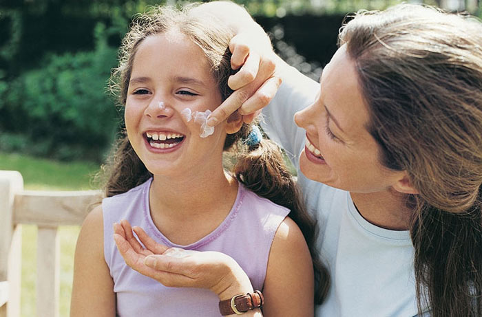 طرز استفاده صحیح از کرم ضد آفتاب