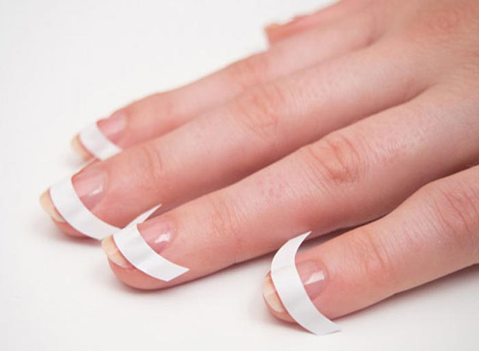 استفاده از چسب برای انجام فرنچ ناخن