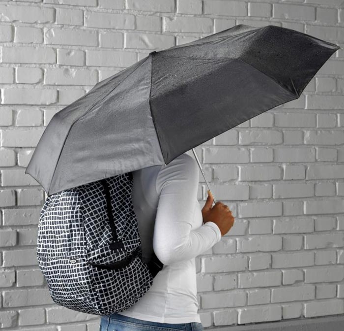 استفاده ار چتر تاشو