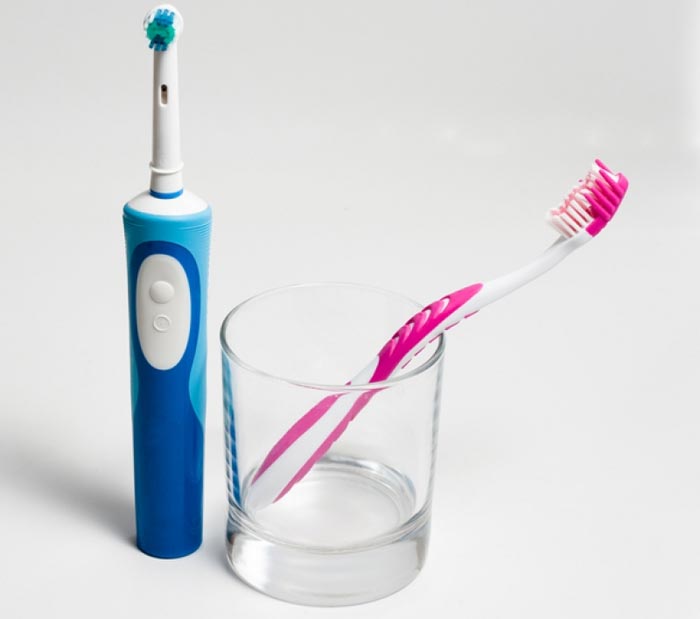 فرق بین مسواک برقی و دستی