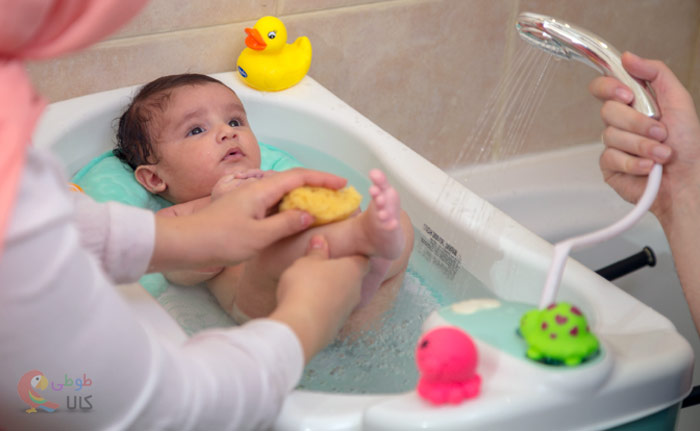 حمام کودک برای کاهش تب