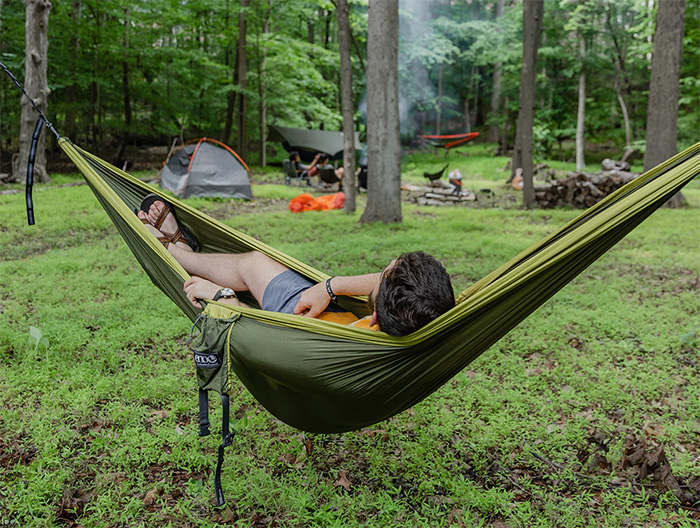 استفاده از تخت آویز در کمپینگ