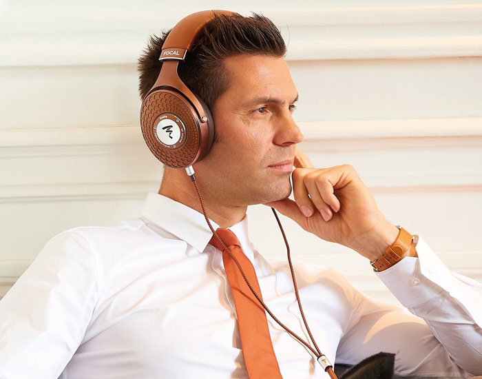 عکس هدفون دور گوشی بسیار شیک و زیبا