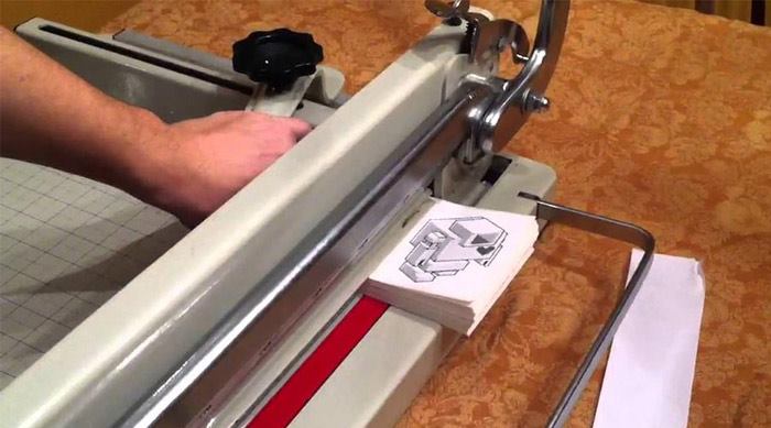 برش گیوتینی کاغذ