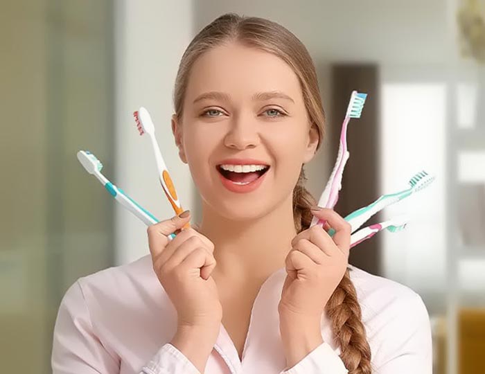 عکس مسواک و دختر