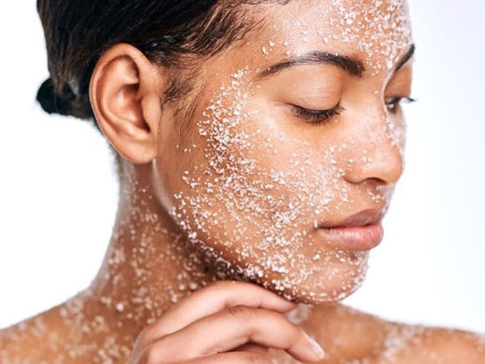 استفاده از نمک بدن حمام برای طراوت پوست صورت