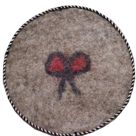 نمد فرش مدل زیر گلدانی دایره ای شکل بافت گلستان پشم گوسفند