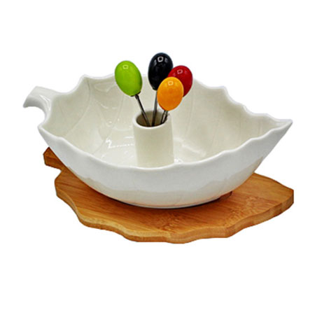 زیتون خوری سرامیکی با پایه چوبی طرح برگ همراه چنگال