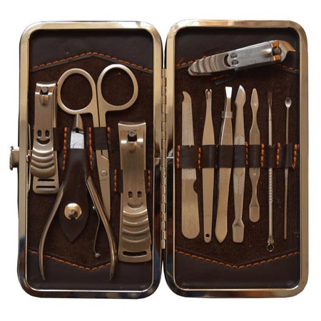 ست مانیکور و پدیکور بسته 12 عددی مدل یلدا با کیف چرم و استیل