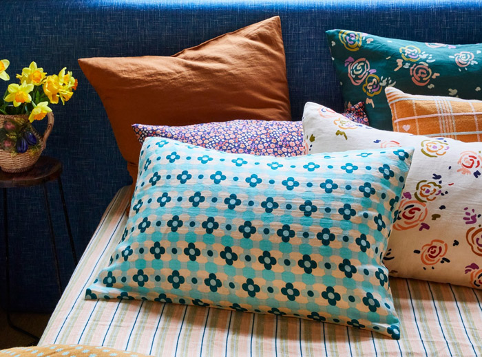 تنوع رنگ در روبالشی ها