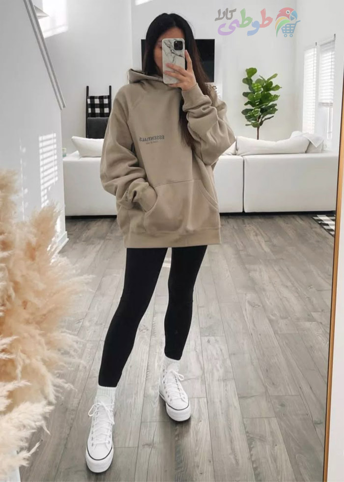 تیپ دخترانه با هودی