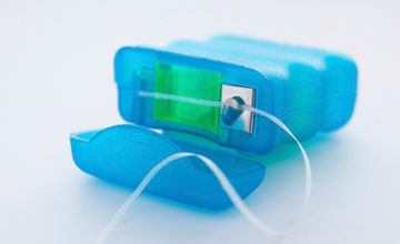 نخ دندان چیست و چه فوایدی دارد؟ آموزش نحوه استفاده از آن