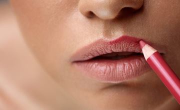 مداد لب چیست و طرز استفاده صحیح از مداد لب در آرایش چگونه است