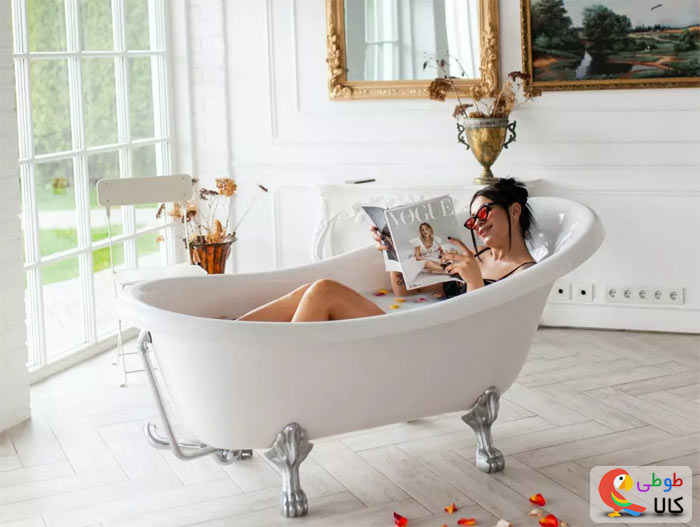 عکس زن در وان حمام